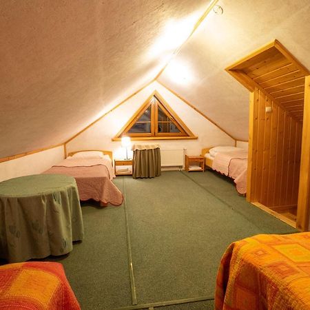 우스트르치키 돌네 Gosciniec Debowa Gazdowka B&B 외부 사진