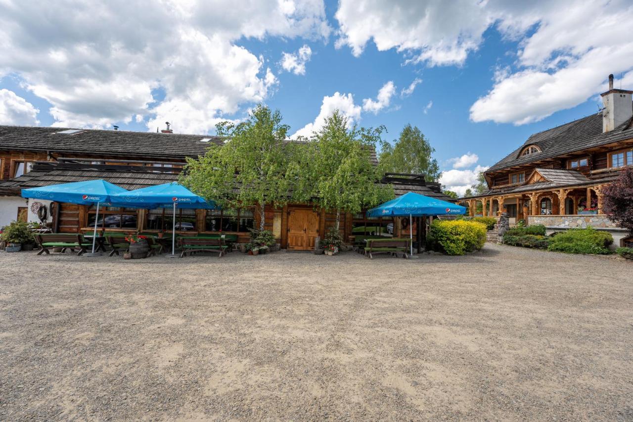 우스트르치키 돌네 Gosciniec Debowa Gazdowka B&B 외부 사진
