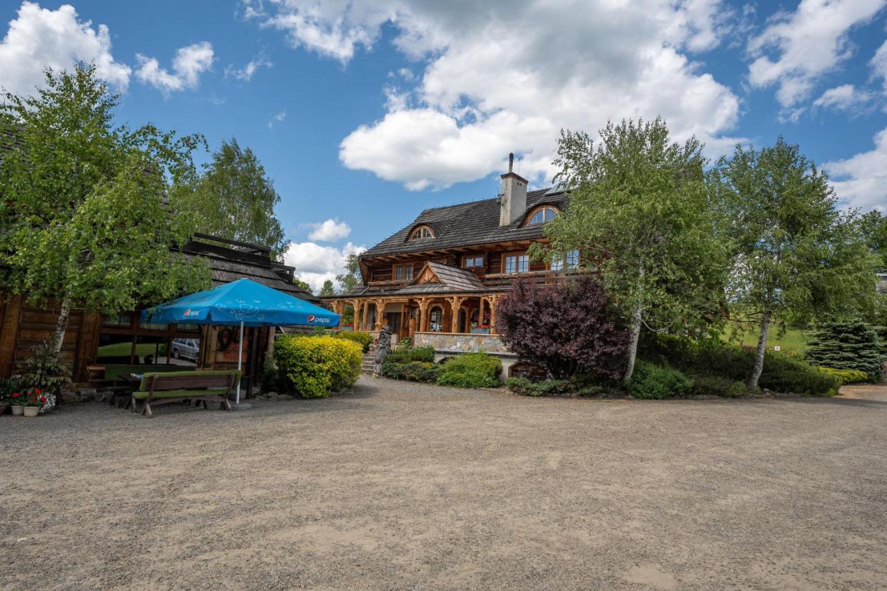 우스트르치키 돌네 Gosciniec Debowa Gazdowka B&B 외부 사진