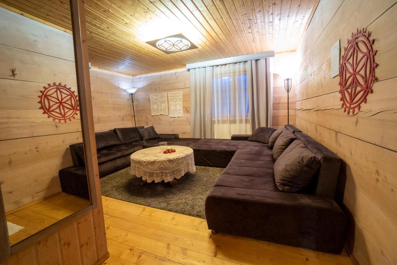 우스트르치키 돌네 Gosciniec Debowa Gazdowka B&B 외부 사진