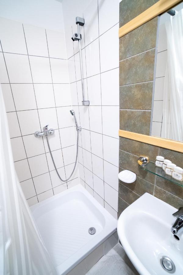 우스트르치키 돌네 Gosciniec Debowa Gazdowka B&B 외부 사진