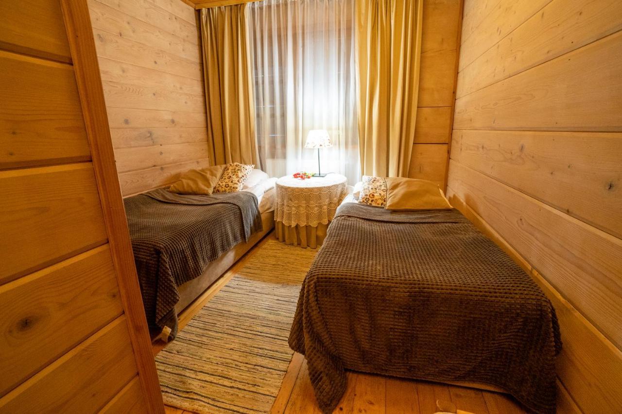 우스트르치키 돌네 Gosciniec Debowa Gazdowka B&B 외부 사진