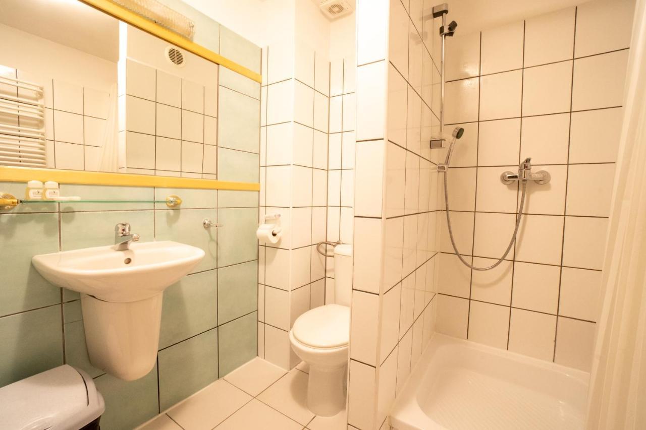 우스트르치키 돌네 Gosciniec Debowa Gazdowka B&B 외부 사진