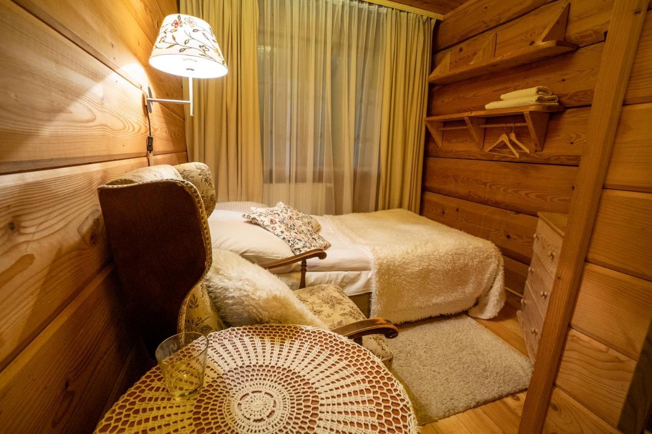 우스트르치키 돌네 Gosciniec Debowa Gazdowka B&B 외부 사진