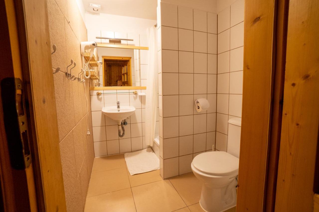 우스트르치키 돌네 Gosciniec Debowa Gazdowka B&B 외부 사진