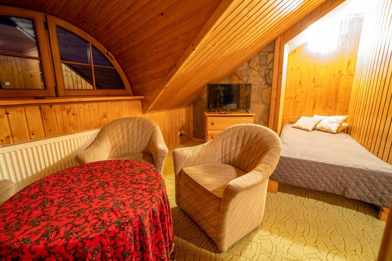 우스트르치키 돌네 Gosciniec Debowa Gazdowka B&B 외부 사진
