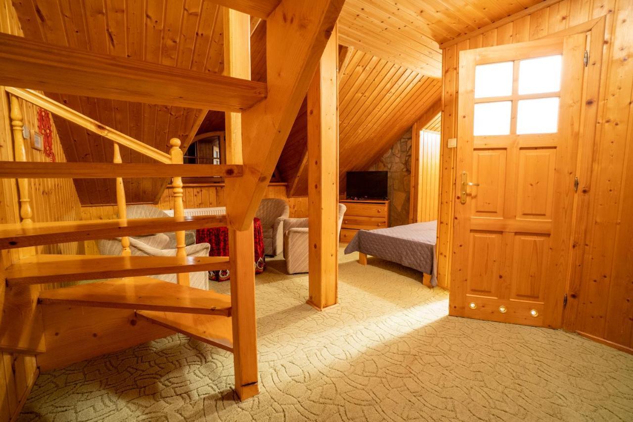 우스트르치키 돌네 Gosciniec Debowa Gazdowka B&B 외부 사진