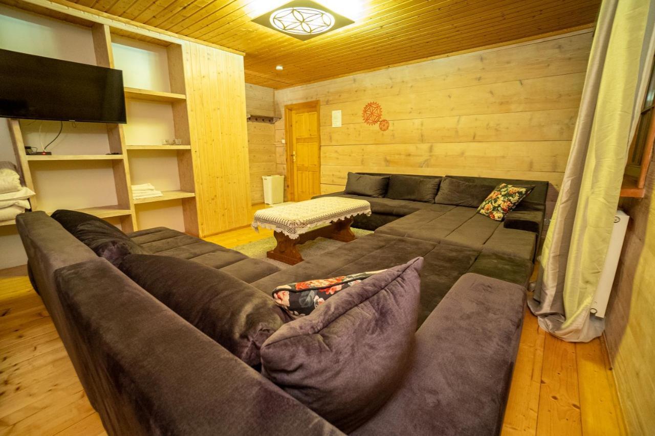 우스트르치키 돌네 Gosciniec Debowa Gazdowka B&B 외부 사진