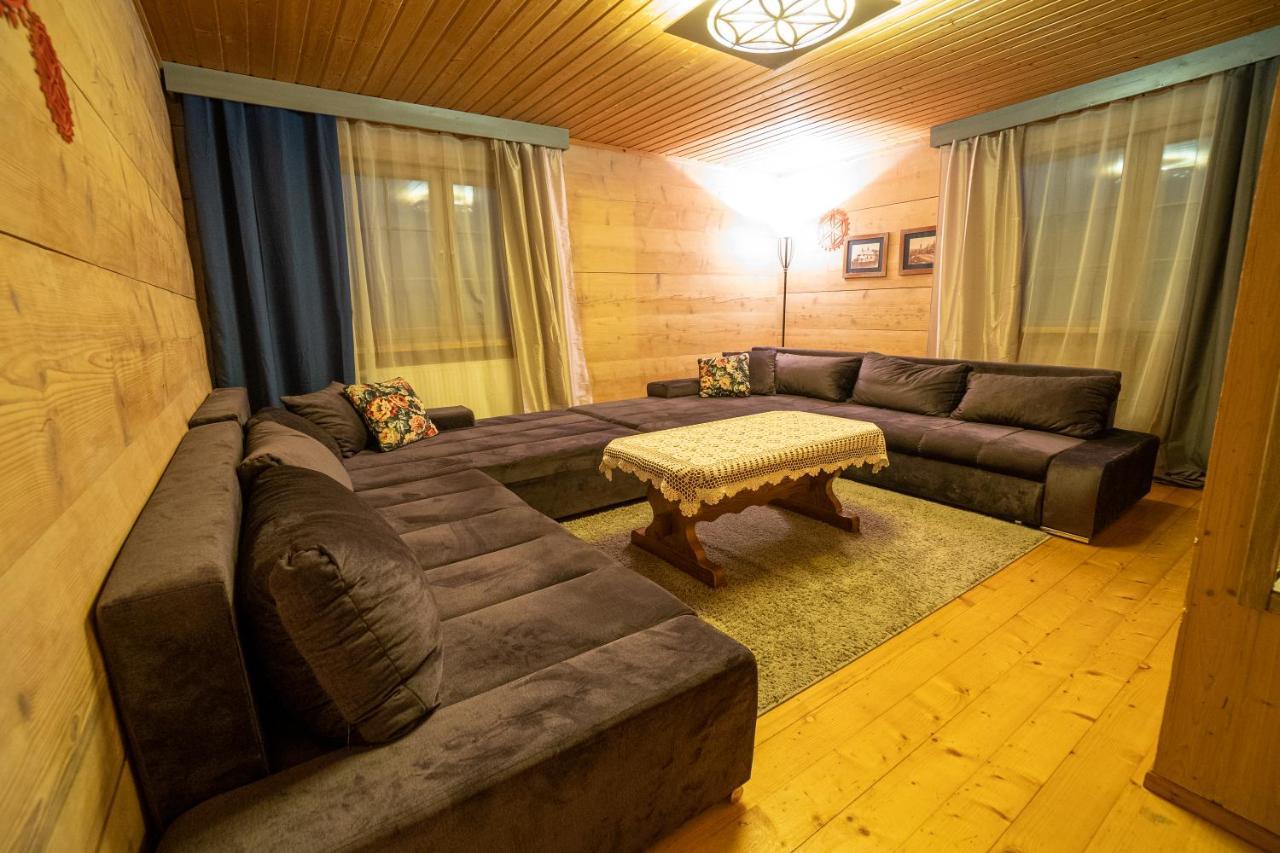 우스트르치키 돌네 Gosciniec Debowa Gazdowka B&B 외부 사진