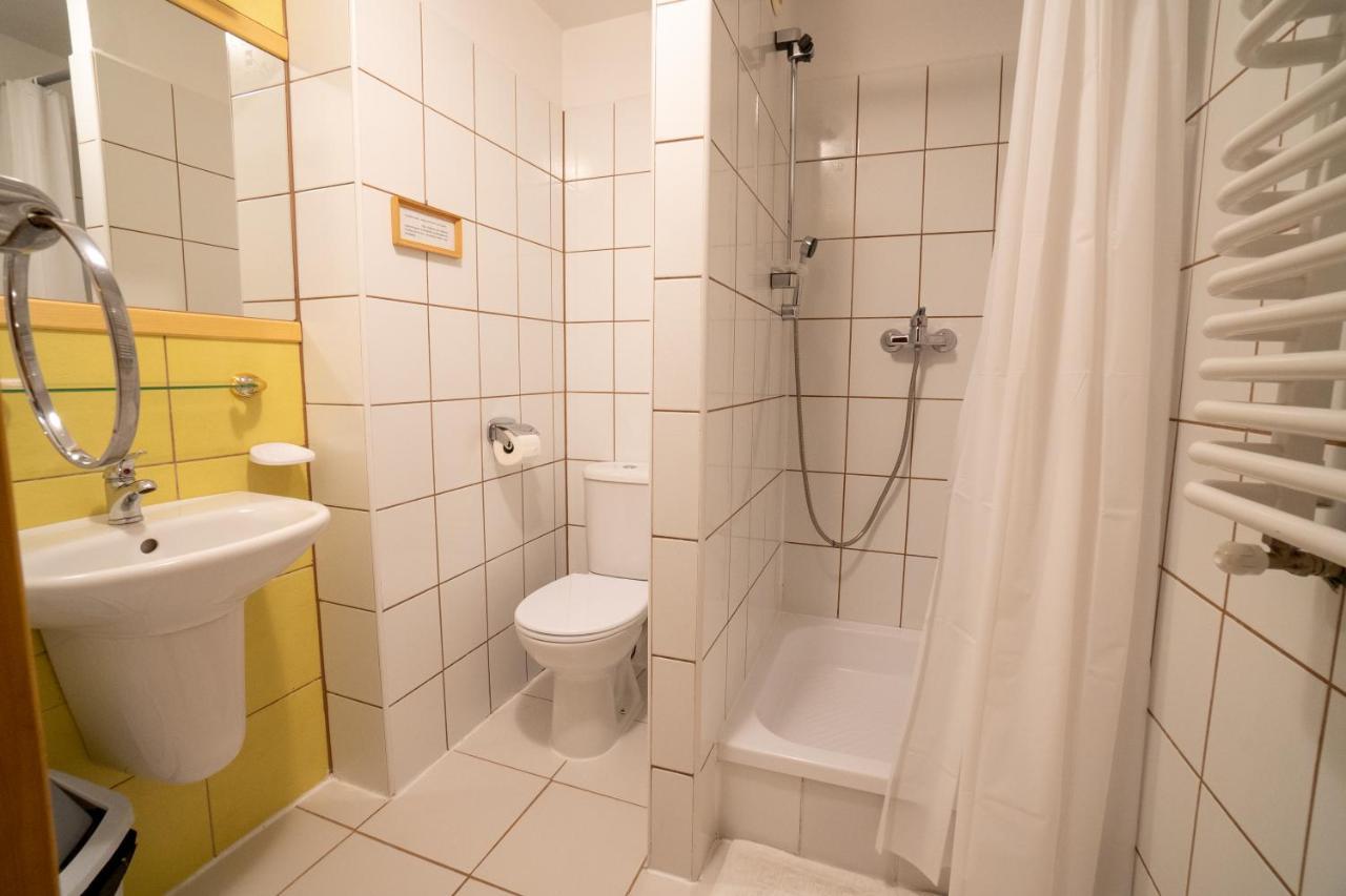 우스트르치키 돌네 Gosciniec Debowa Gazdowka B&B 외부 사진