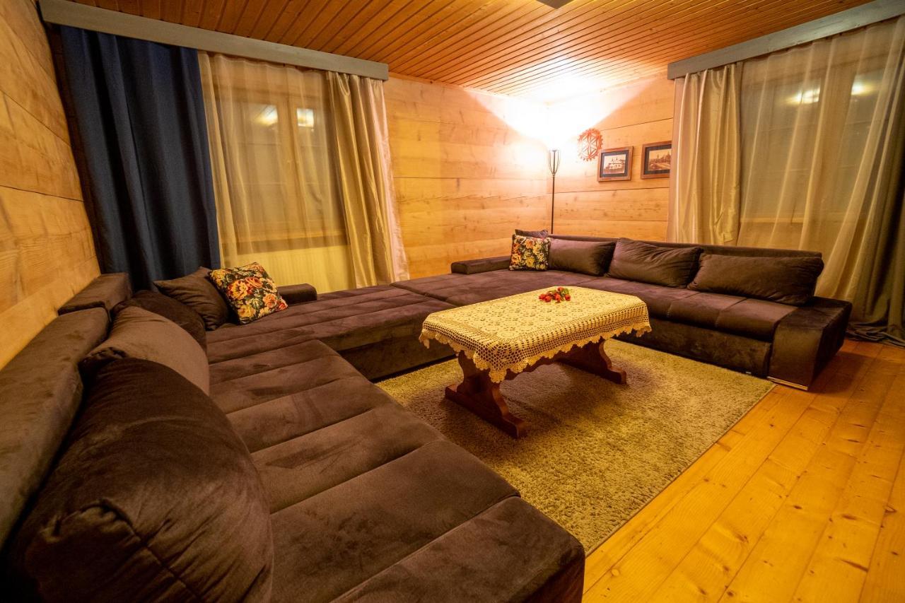 우스트르치키 돌네 Gosciniec Debowa Gazdowka B&B 외부 사진