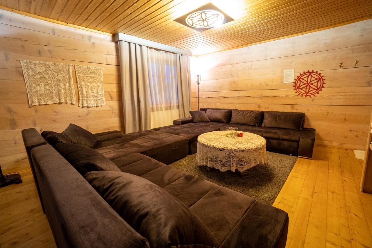 우스트르치키 돌네 Gosciniec Debowa Gazdowka B&B 외부 사진