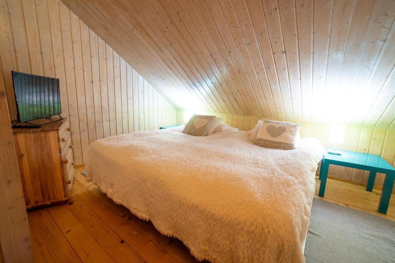 우스트르치키 돌네 Gosciniec Debowa Gazdowka B&B 외부 사진