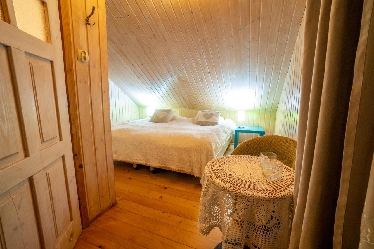 우스트르치키 돌네 Gosciniec Debowa Gazdowka B&B 외부 사진